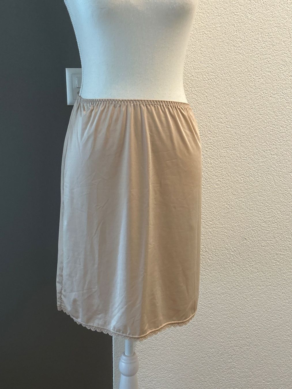 Sonstige Unterwäsche: Unterrock beige mit Spitzen – Gebraucht aus Brunnen von Nala2929