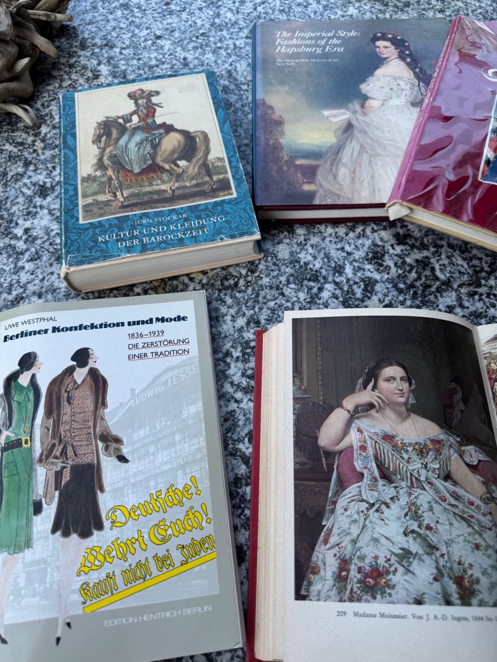 Libri: Modebücher in deutsch und englisch – Usato da Mellingen venduto da zeb_ty5h 3