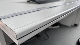 Weisses gut erhaltenes Pult/ Schreibtisch