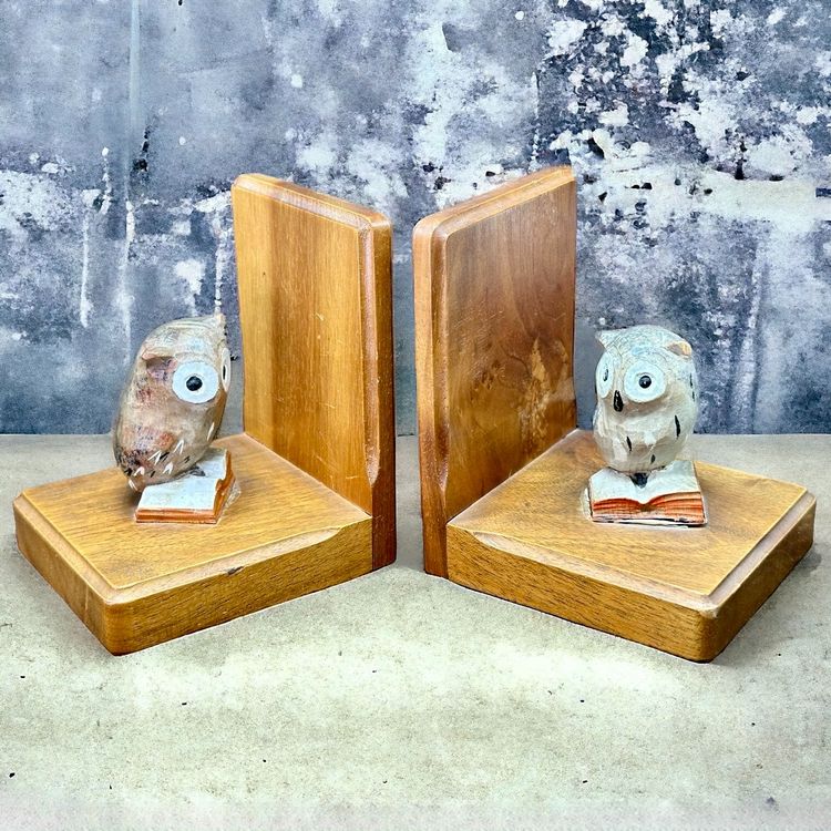Serre-livres Ancien Basque En Bois Sculpté Par J. Alberdi - Thème Têtes Homme/femme