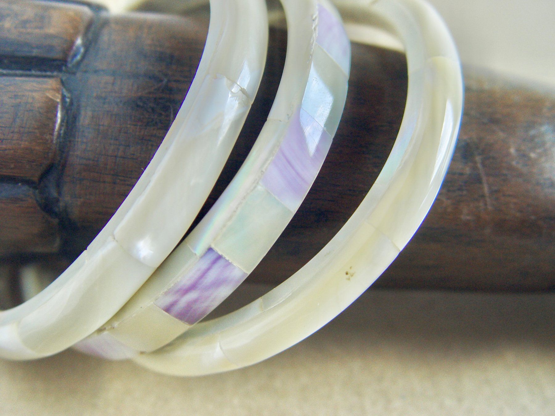 Bracciali & Braccialetti: Drei Perlmutter Armreifen – Usato da Henggart venduto da gernli