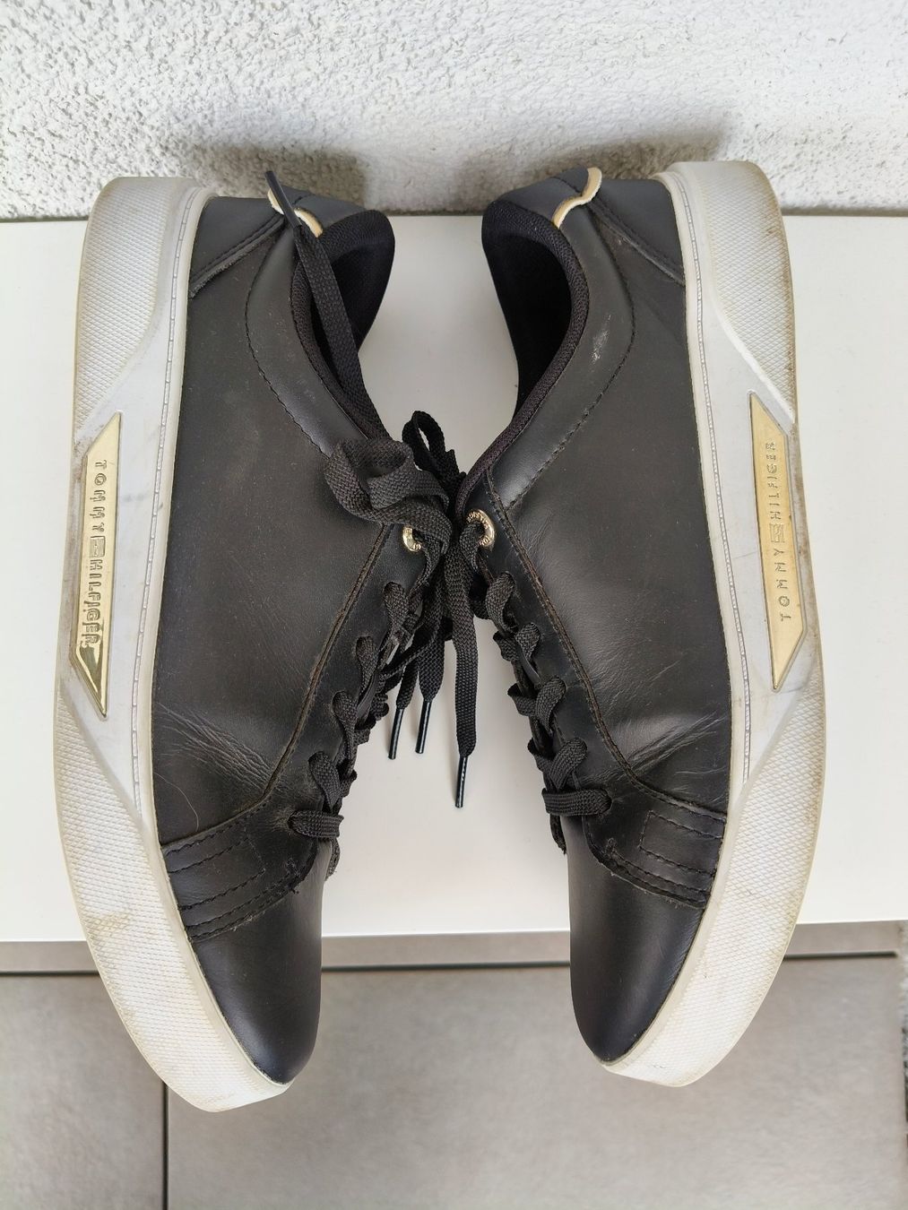 Tommy Hilfiger Chaussures hommes: Baskets noires Tommy Hilfiger 41 – D'occasion à Monthey par lesaffairesdecamille 2