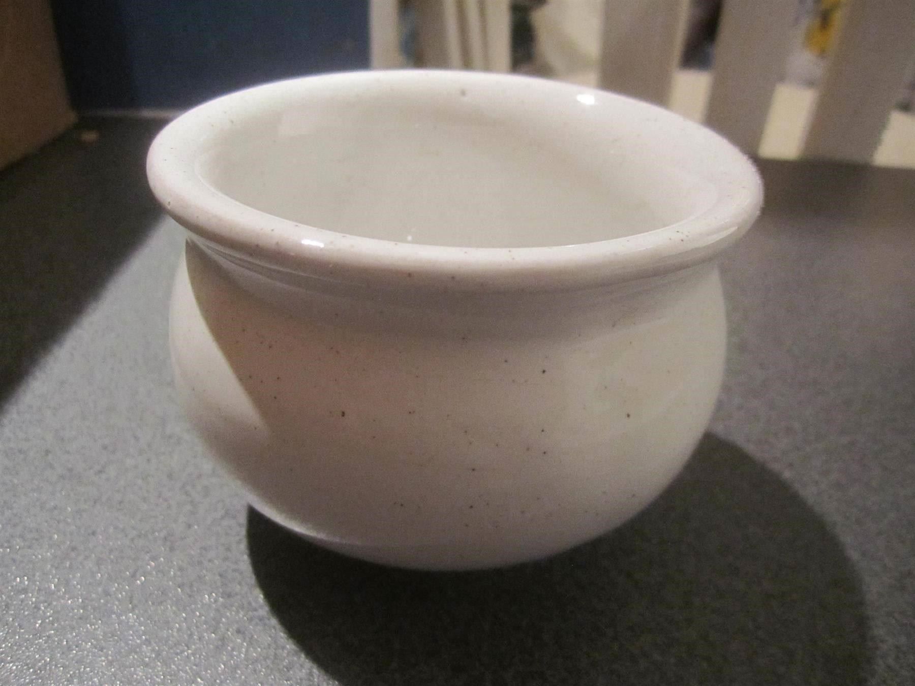 Pots de fleurs: Uebertopf weiss, fein gesprenkelt – D'occasion à Zürich par Motzkuh