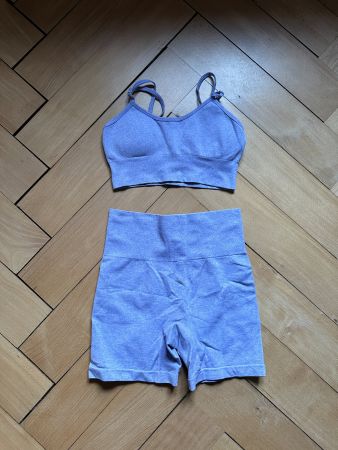Sport Zweiteiler lila (Sport-BH und Shorts) S