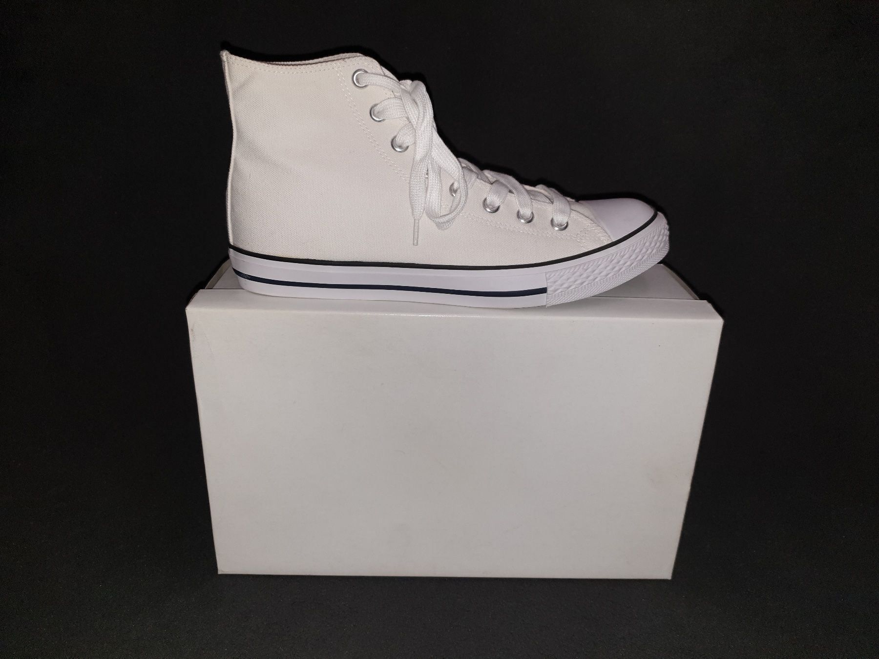 Scarpe da uomo: STOFF SNEAKERS WEISS 45 – Nuovo e nell'imballaggio originale da Zürich venduto da LIQUIDATOR.CP