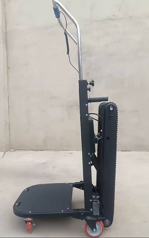 Scale: Elektrischer Treppenlift – Usato da Horw venduto da jac_9ycl 2
