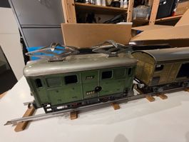 BUCO Spur 0 - Lok mit Uhrwerk und 6 Wagen inkl. Gleis