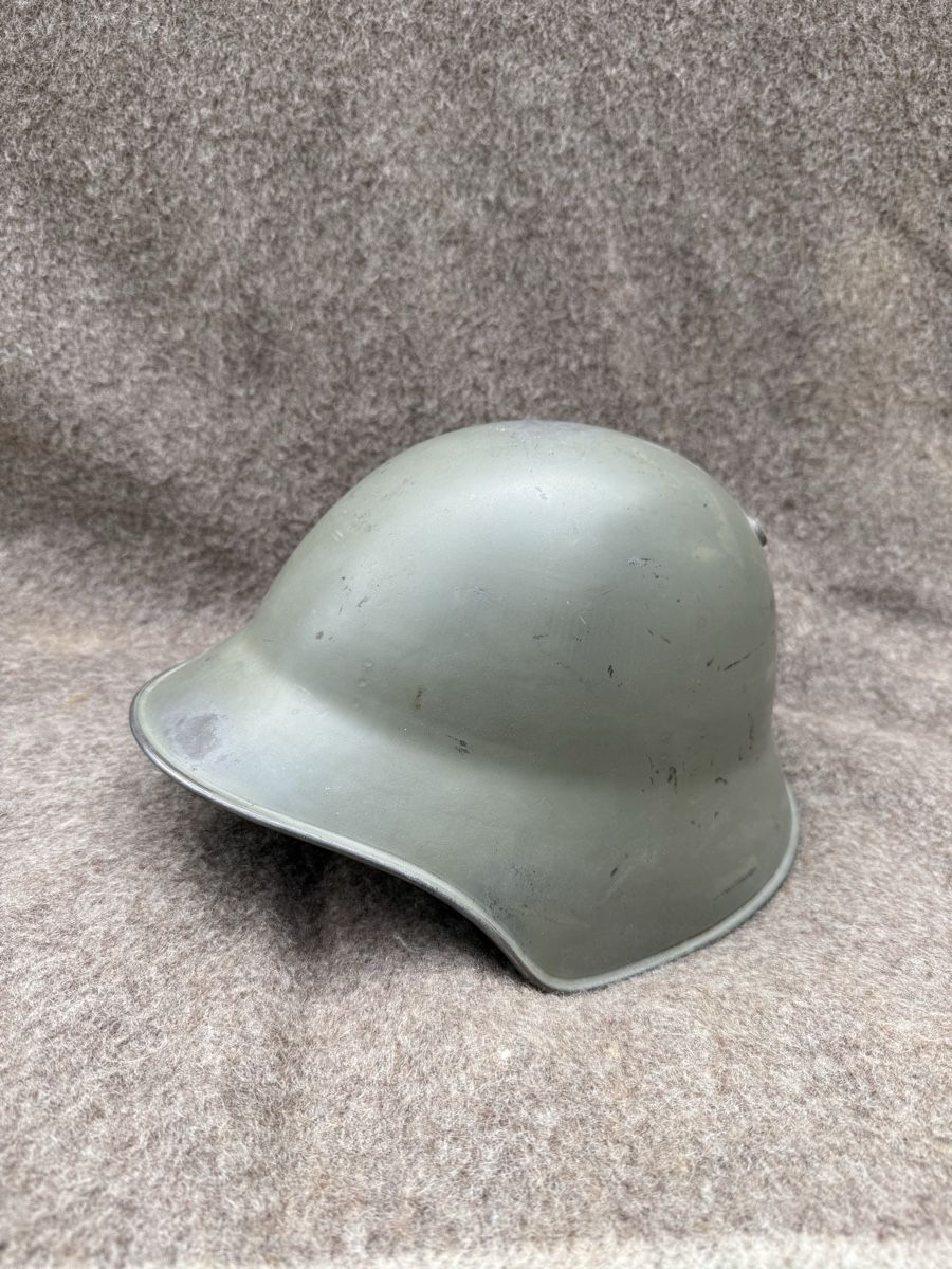 Uniformi: Casque vert M18 - Armée suisse – Usato da Fribourg venduto da Ardoffel