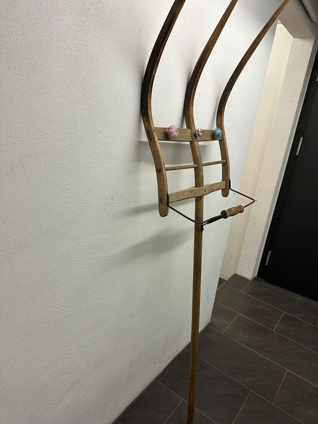 Guardaroba: Garderobe Heugabel – Usato da Zürich venduto da Jibbmaszatim 1