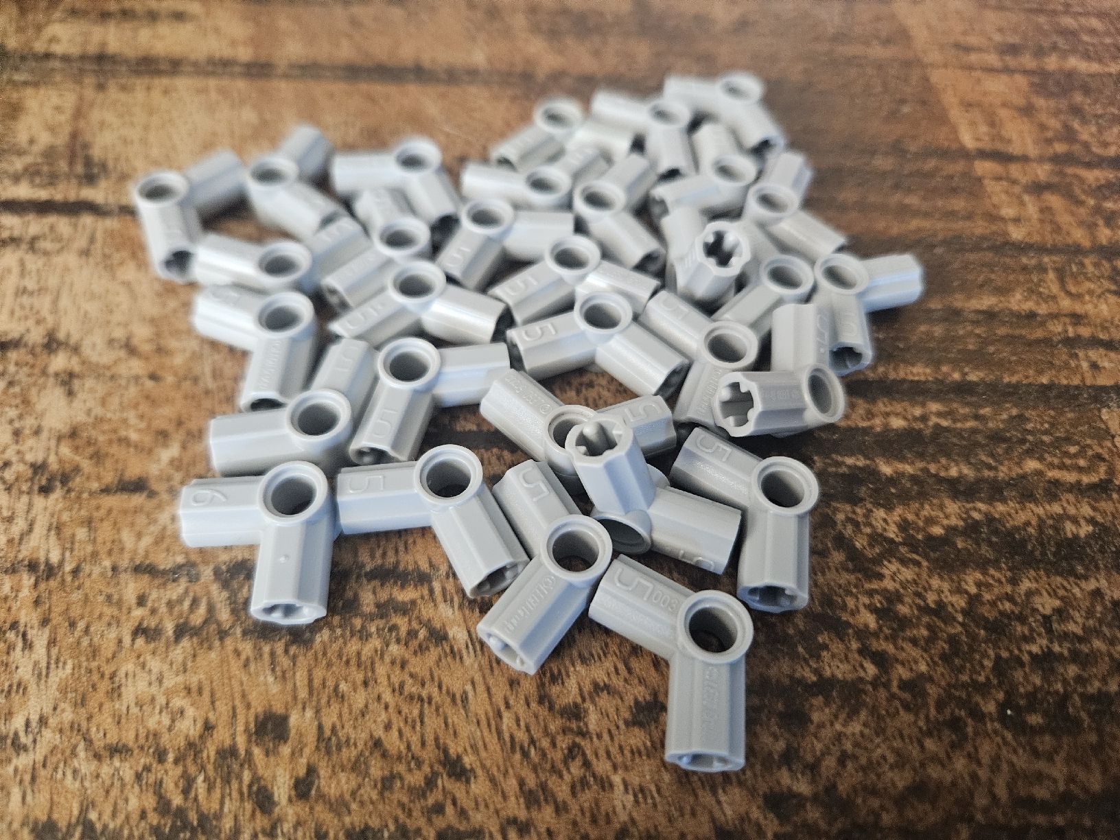 Lego Kit di costruzioni: lego 32015 lot de 30 pièces Light Bluish Gray Technic, Axle – Usato da Confignon venduto da Ecrofigs
