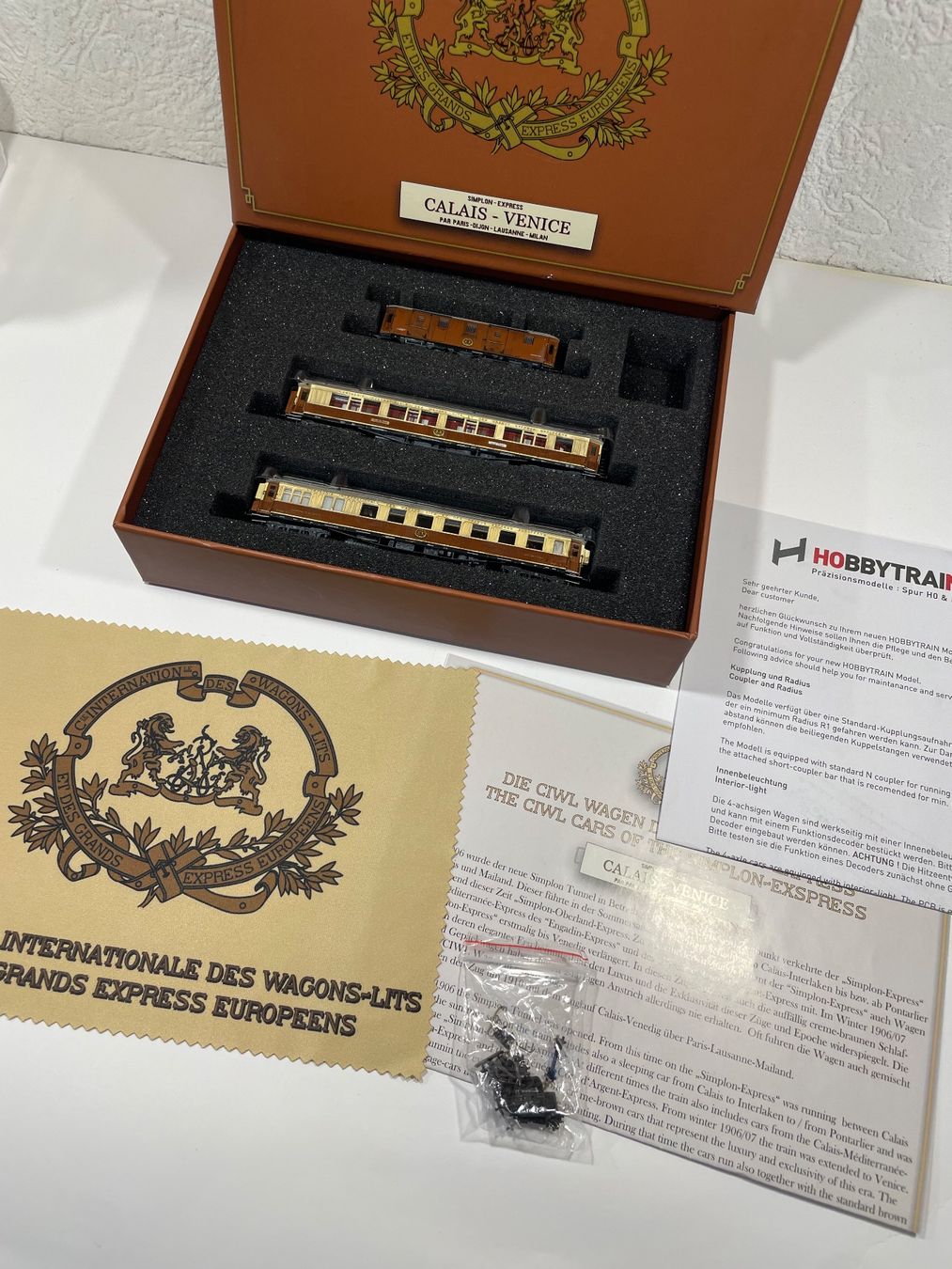 Hobbytrain Modellini di ferrovie: Hobbytrain H22103 3 teiliges Simplon-Express CIWL Set – Nuovo (secondo la descrizione) da Wilderswil venduto da Modellbahn-Shop-Moll 1
