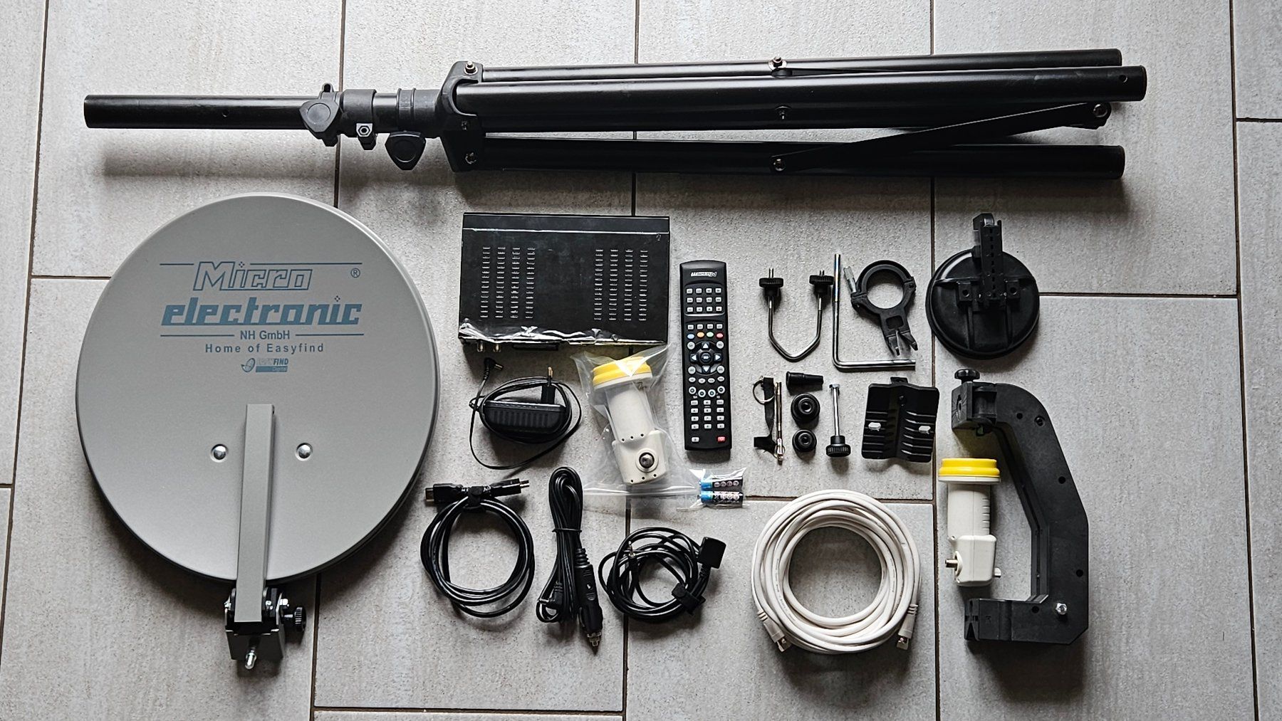 Parabola satellitare: Digitale Camping-Sat-Anlage mit Stativ – Usato da Granges-Paccot venduto da Wodli 2