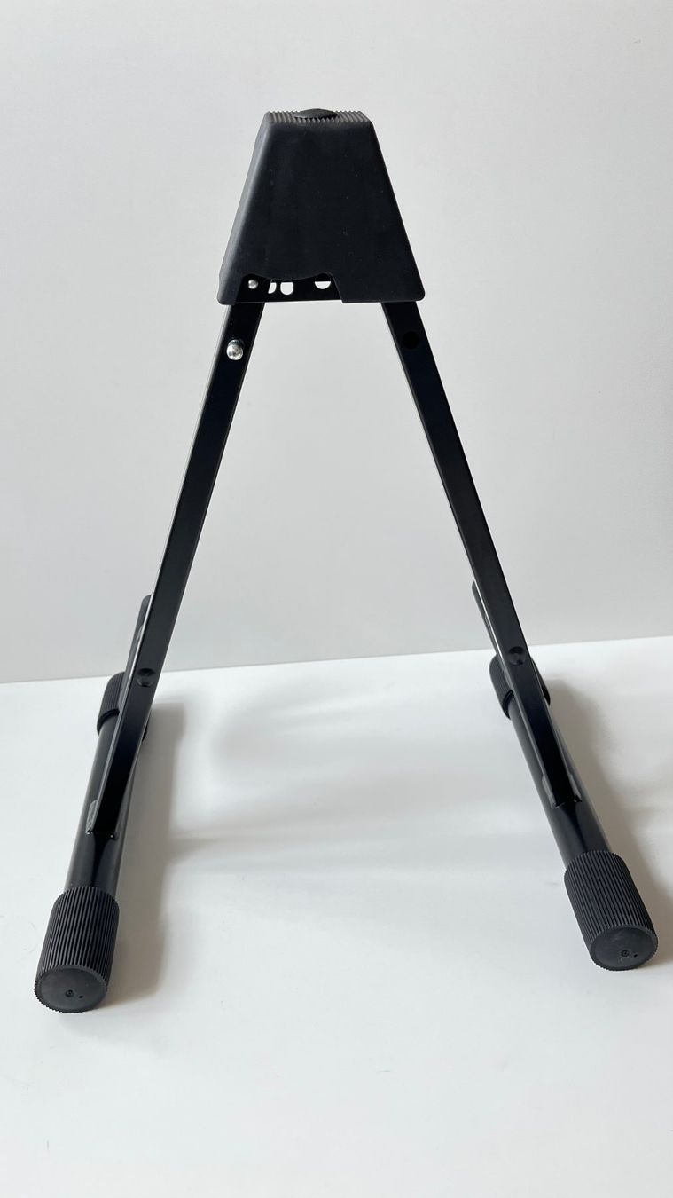 König & Meyer Supporti per strumenti musicali & leggii: K&M E-Gitarrenständer 17540 – Usato da Wauwil venduto da swissGadgets 2