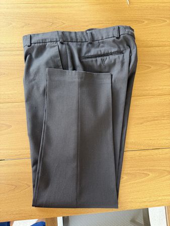 Hose Buntfalten schwarz Grösse 24 wie neu