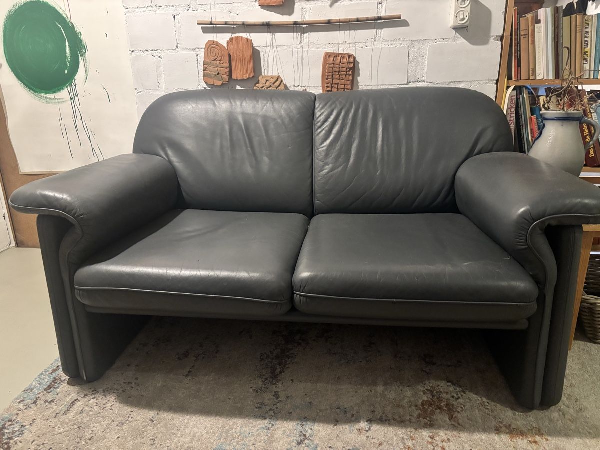Divani: Stylish Grey Leather Sofa – Usato da Biel-Benken BL venduto da ste_86wx