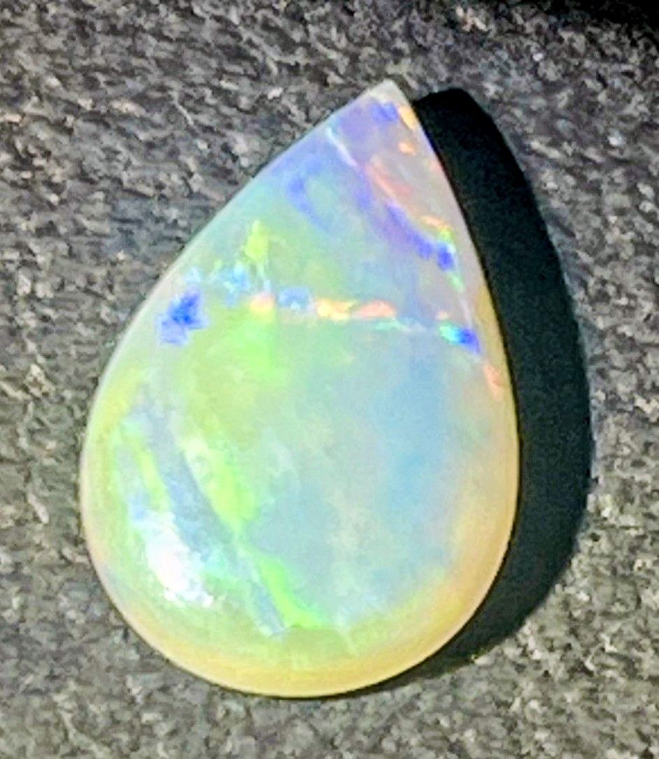Pierres précieuses: Opal Tropfenform 2.0ct  – Neuf avec emballage d'origine à Bigenthal par Sammler60