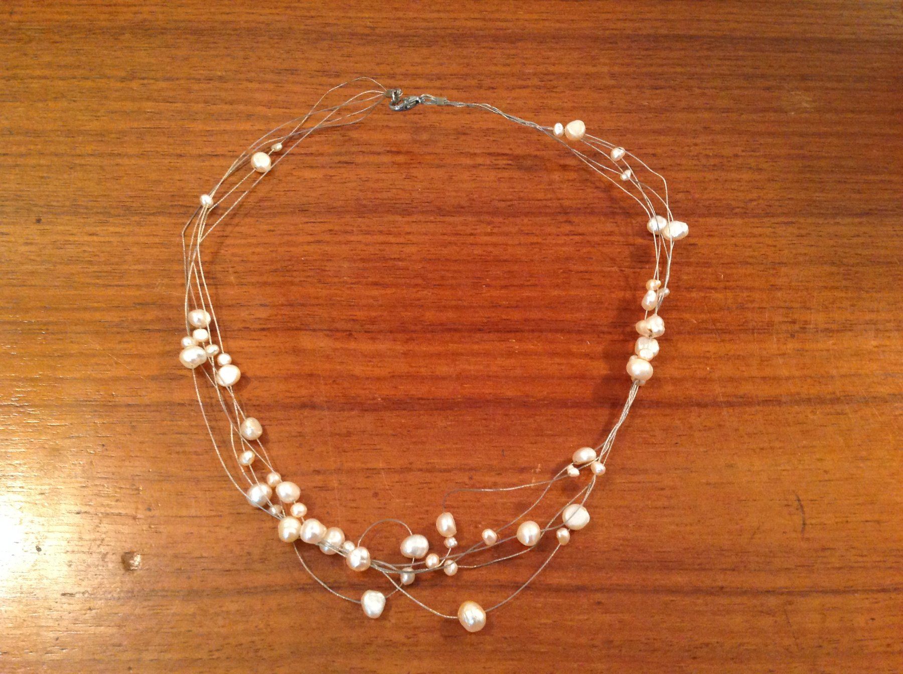 Colliers: collier de perles - à démêler – D'occasion à Vuiteboeuf par broticaire