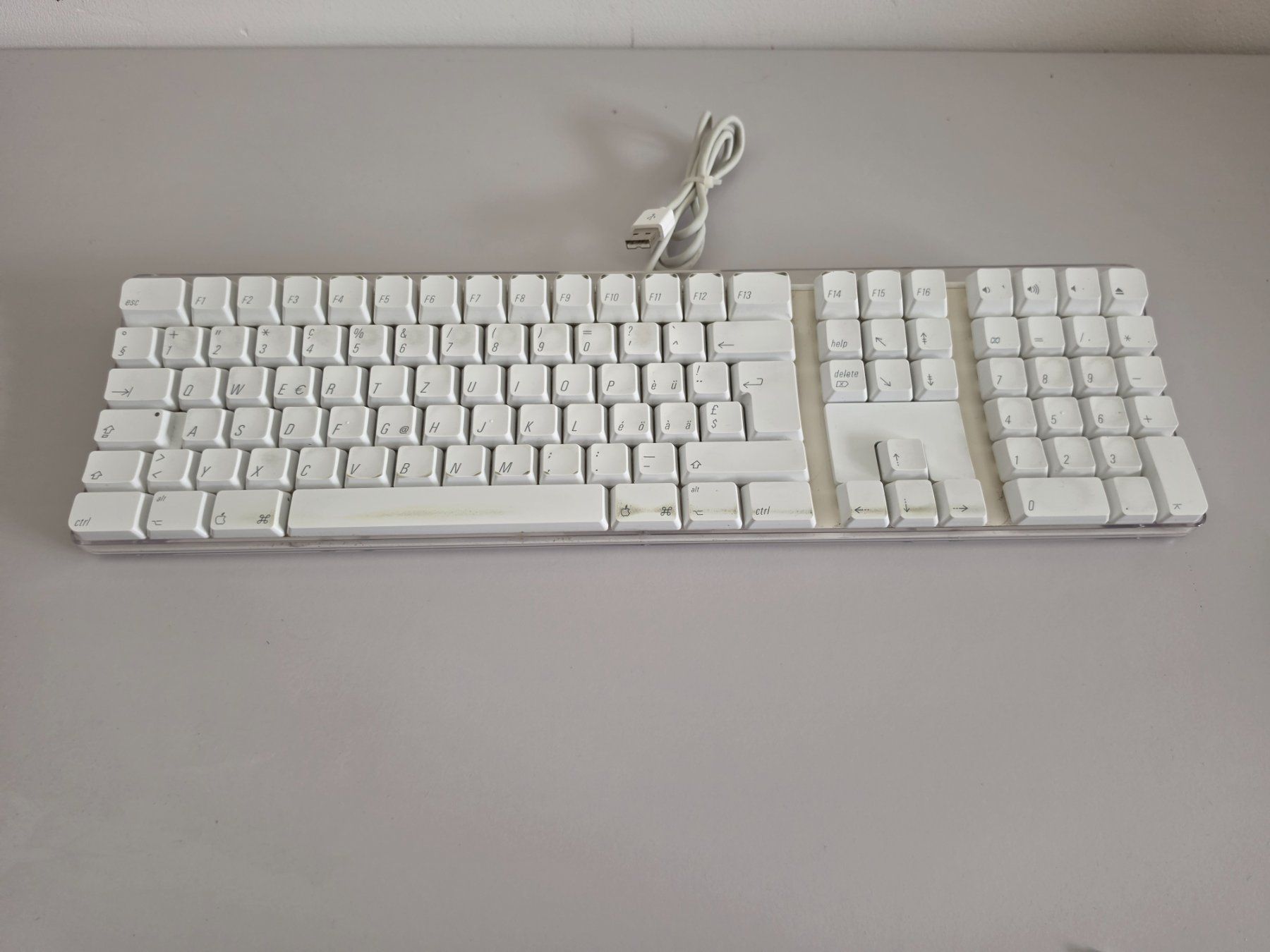 Apple Claviers: Apple Keyboard A1048 - USB - Ziffernblock - CH-Layout 2003 – D'occasion à Birr par DisDas