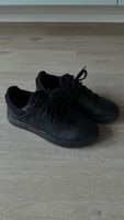 On The Roger Advantage Sneaker schwarz Gr. 40.5 neuwertig