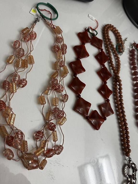 Ketten: 8 Colliers aus Stein oder Glas – Gebraucht aus Muttenz von einfach-schoen 1