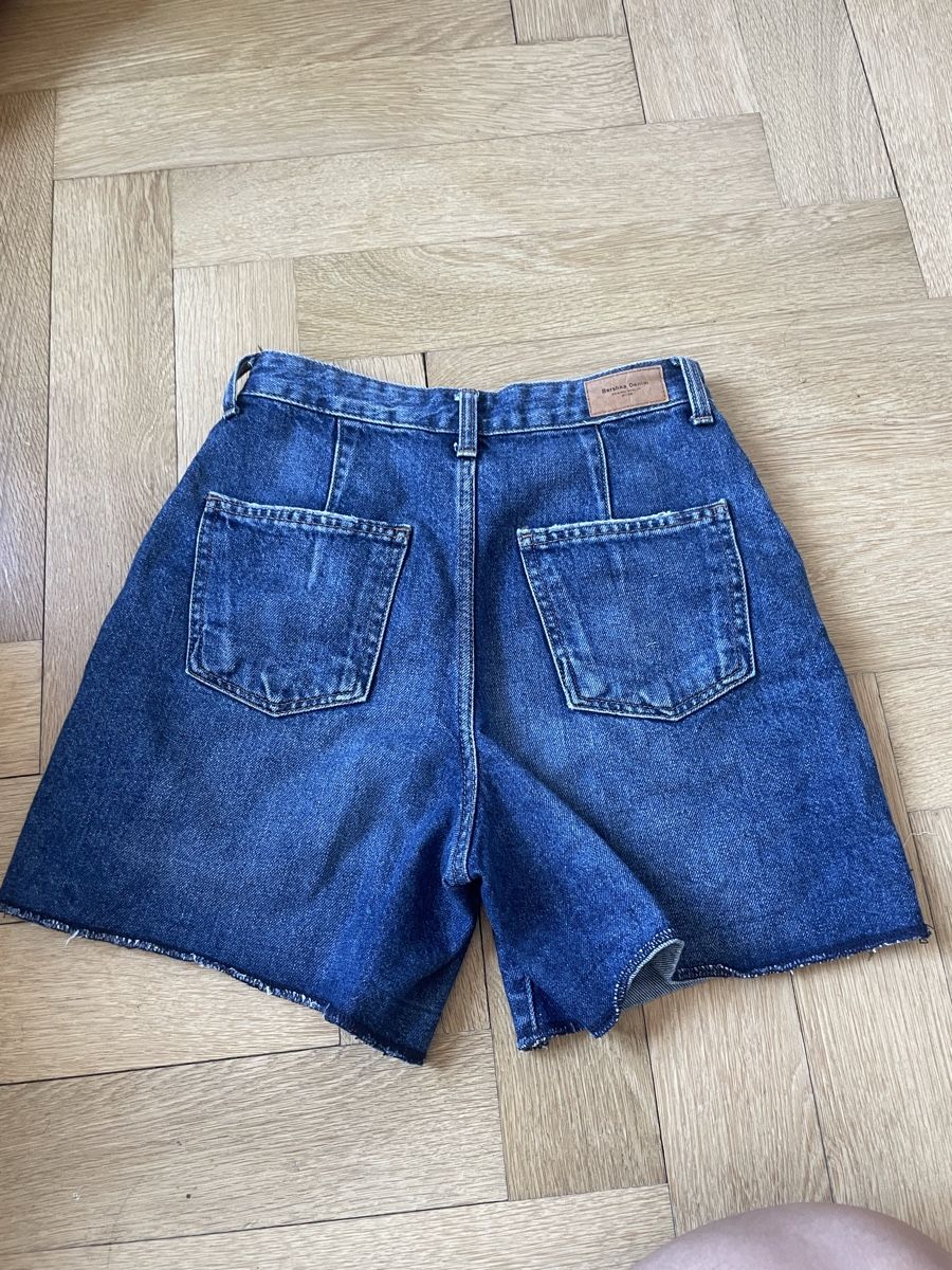 Bershka Jeans: Kurze Mom Jeans – Usato da Liebefeld venduto da riv_dpw6 1