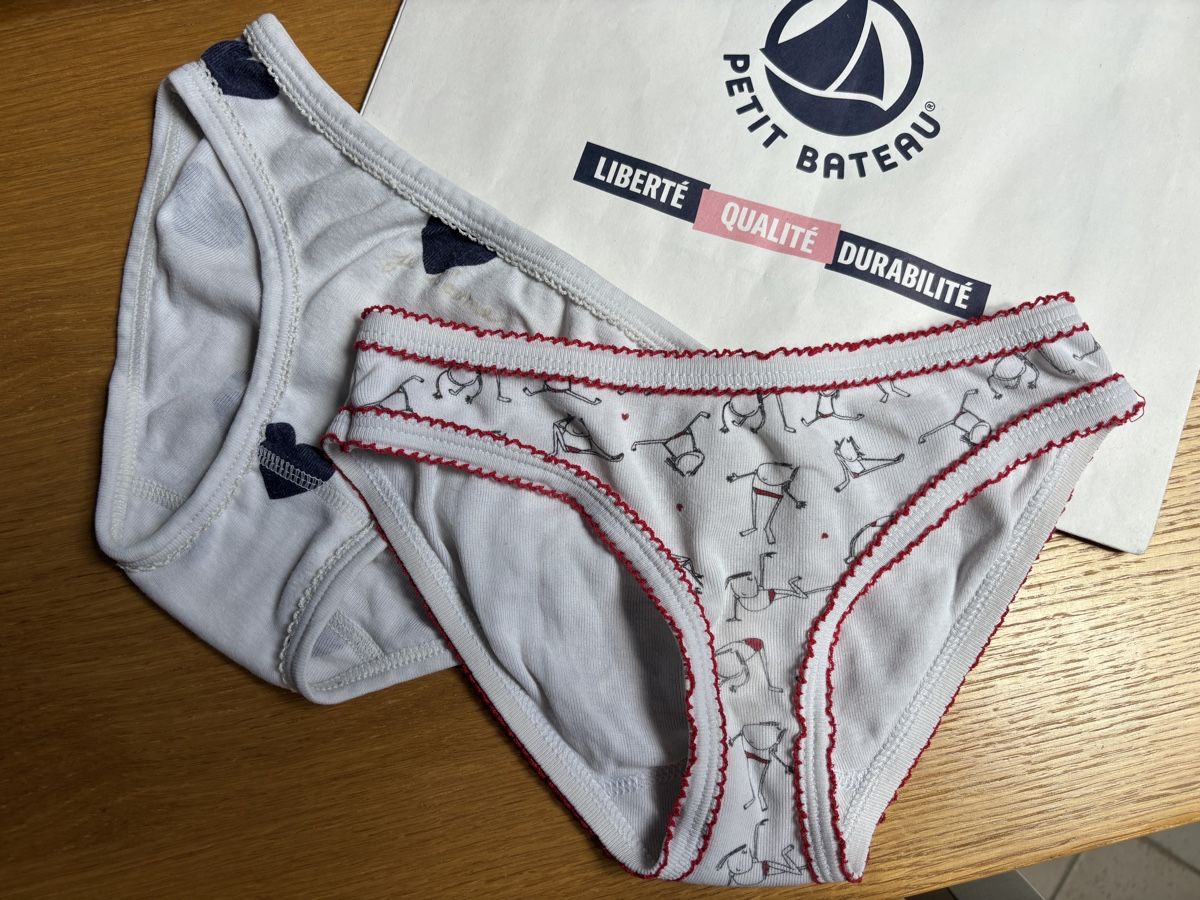 Petit Bateau Biancheria intima: 2 slips fille 8 ans - 128cm – Usato da Founex venduto da ari_2gt7