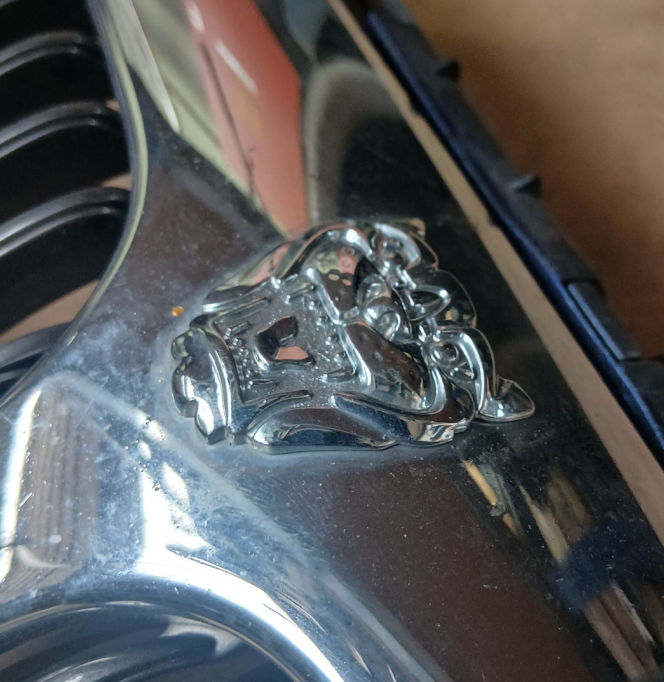 Jaguar Tutti pezzi di ricambio auto: Calandre Jaguar X-Type  – Usato da la heutte venduto da Auto-stock 1