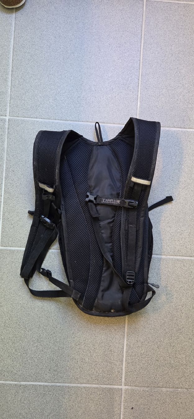 Camelbak Sacs à dos: Camelbak Rogue Rucksack schwarz 10L – D'occasion à Zürich par captaincleopatra 4