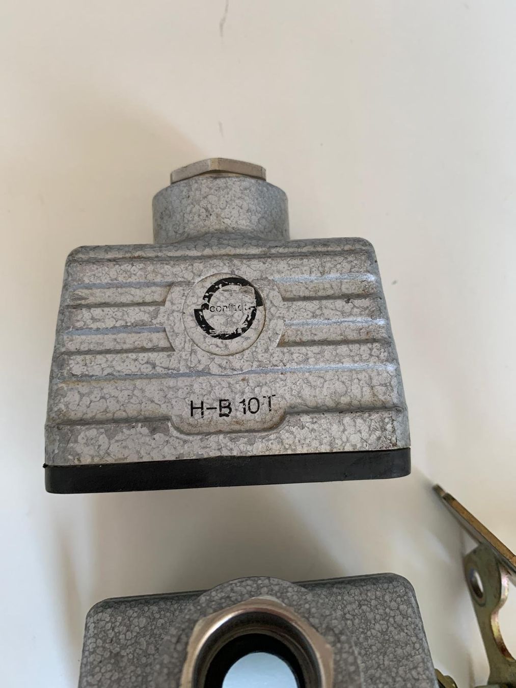 Elektronikbauteile: Steckergehäuse und Teile H-B10 T Contact – Gebraucht aus Münchenstein von Licontrol 2
