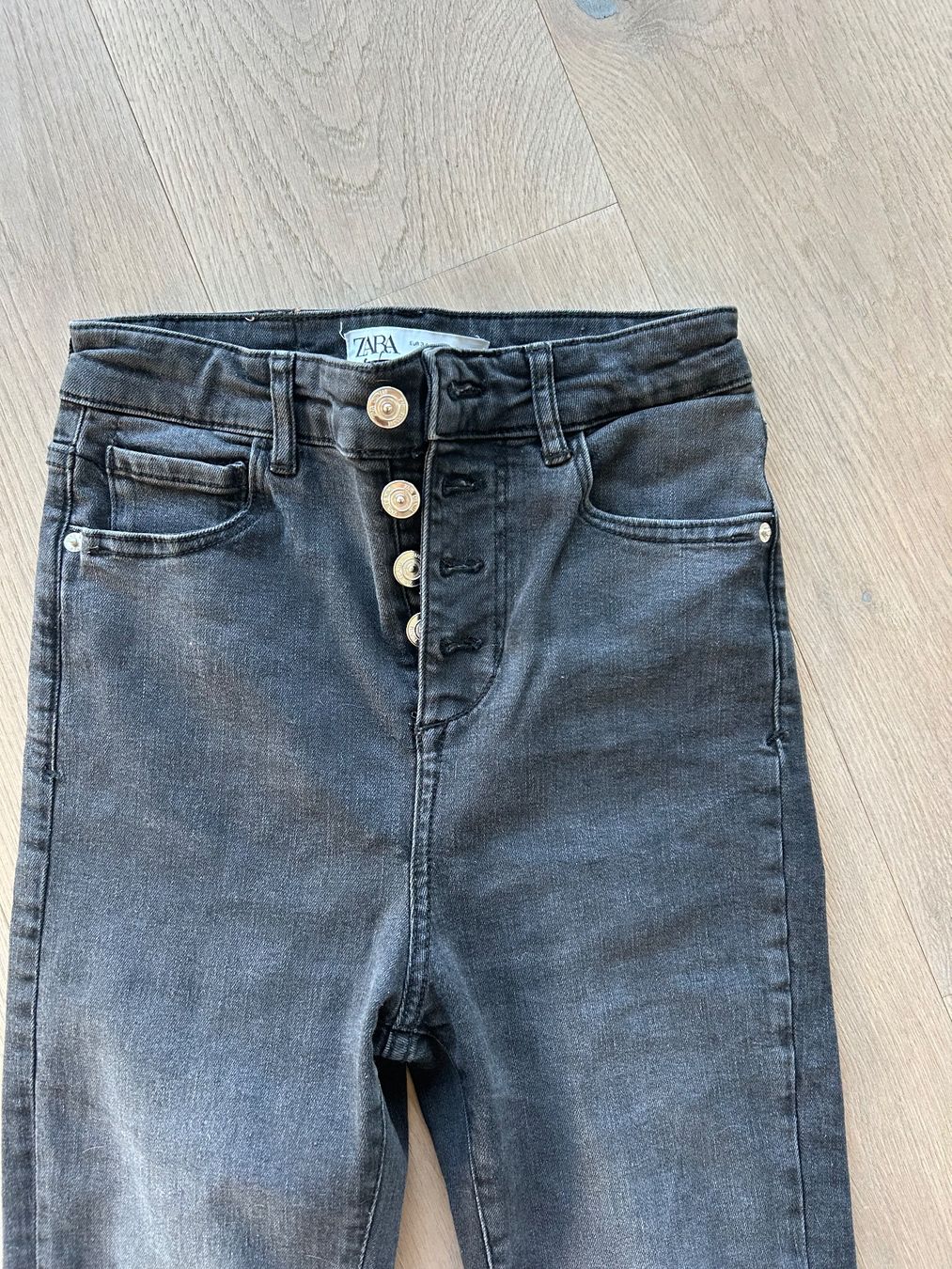 Zara Jeans: schwarze ZARA highwaist Jeans – Usato da Kilchberg ZH venduto da Anie. 1