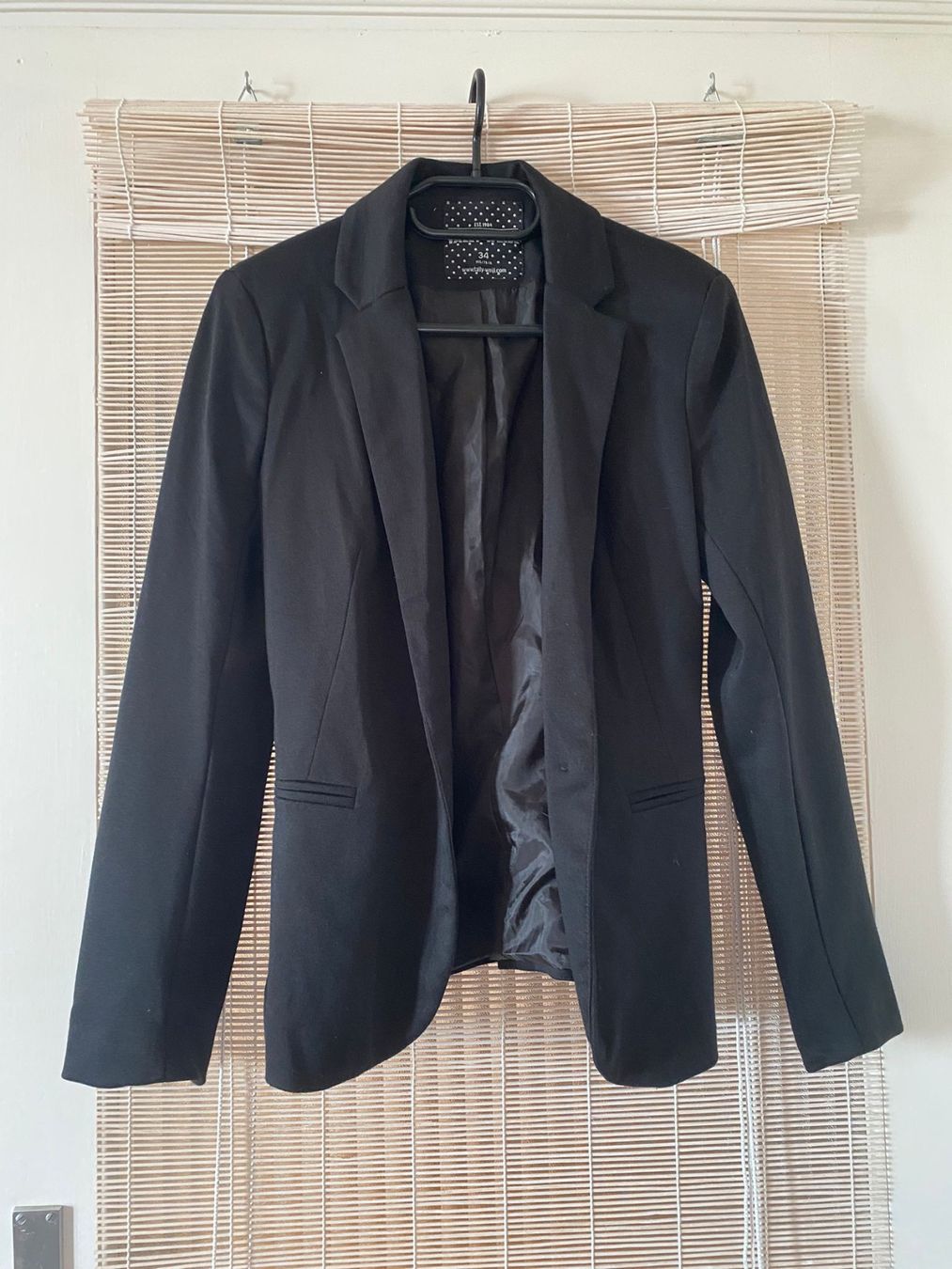 Vestes & Manteaux: Blazer noir – D'occasion à Montreux par iza_peche8