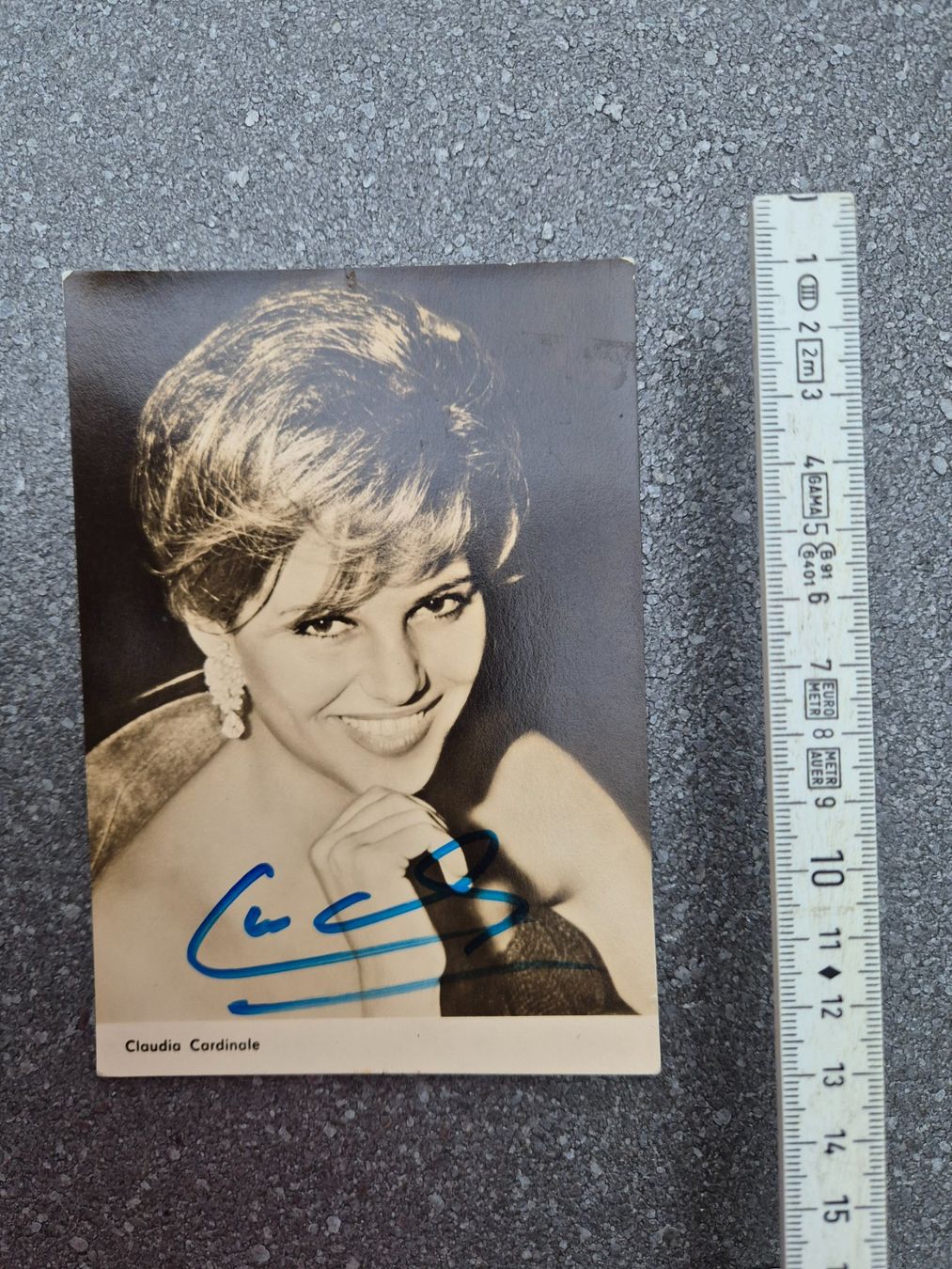 Autografi: Claudia Cardinale Autogramme – Usato da Oberbuchsiten venduto da laffite54
