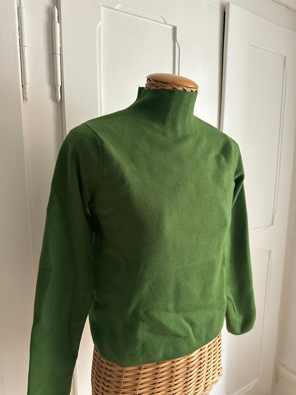 Mango Pullover & Sweatshirts: MANGO - Feinstrick Pullover grasgrün XS – Gebraucht aus Zürich von Diazaio 1