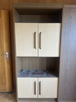 Holzschrank mit Sichttablar 