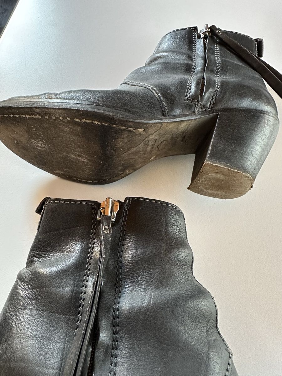 Acne Studios Scarpe da donna: Schwarze Lederstiefeletten, Gr 37Acne Studio – Usato da Himmelried venduto da cookie50000 1