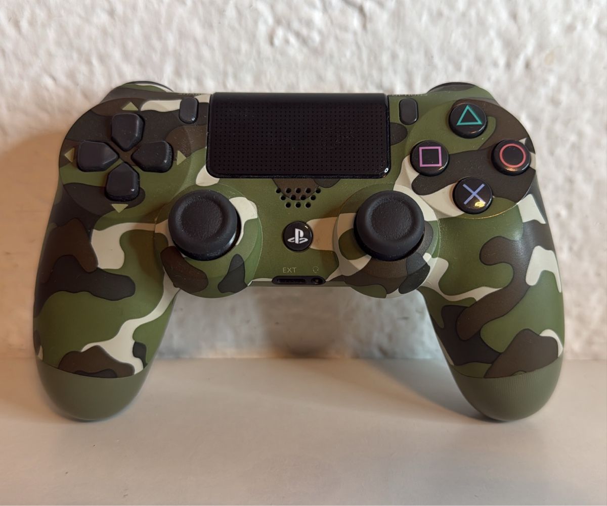 Sony Controller: PS4 Controller - Camouflage Wireless – Usato da Ehrendingen venduto da bubulence