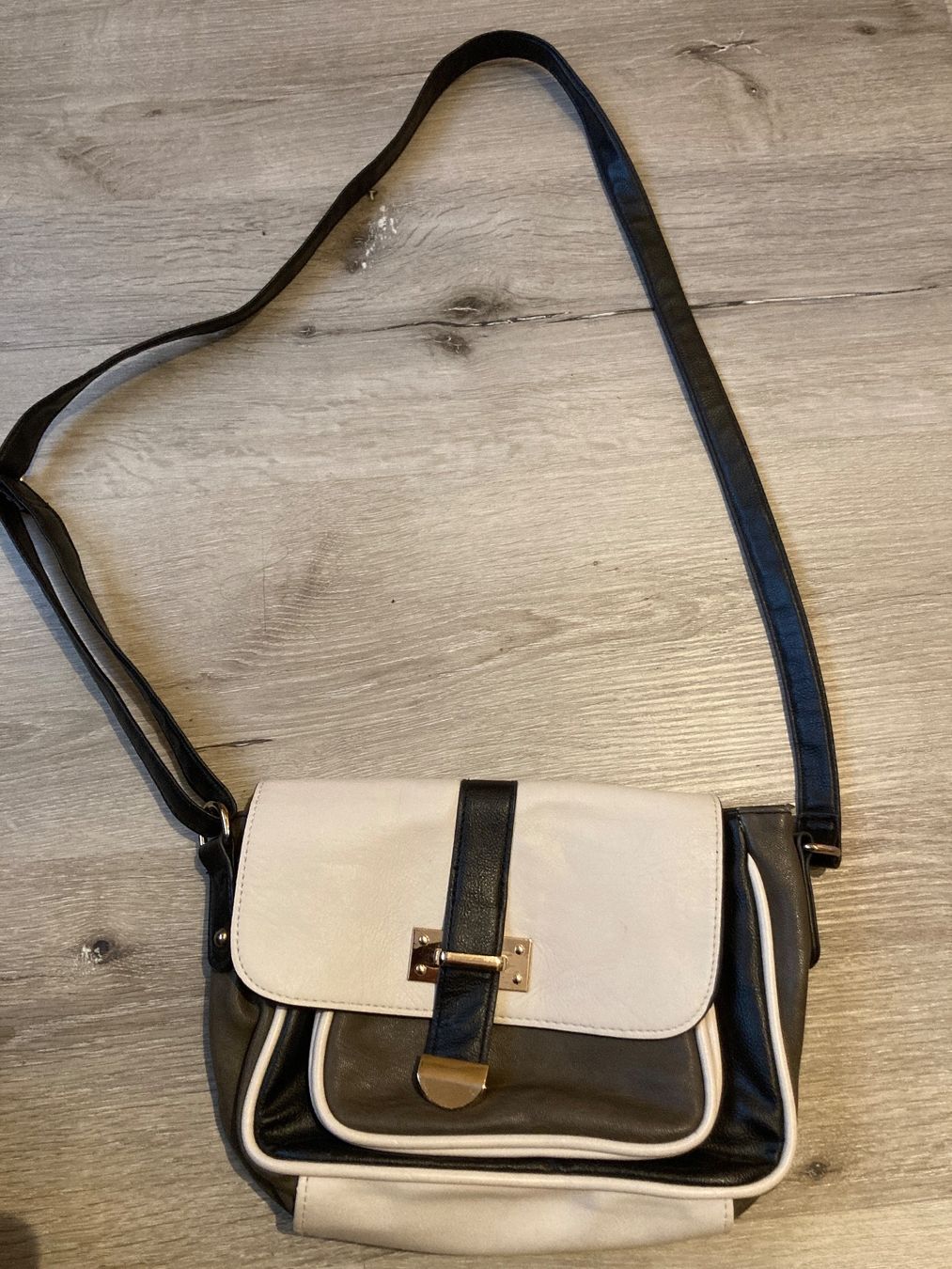 Taschen für Damen: Handtasche – Gebraucht aus Gelterkinden von froggy80