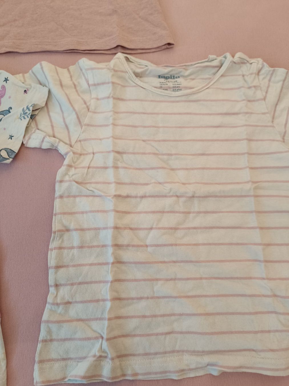 Lotti & Set di vestiti: 3 T-Shirt 122/128 – Usato da Wohlen AG venduto da Fabe3 2