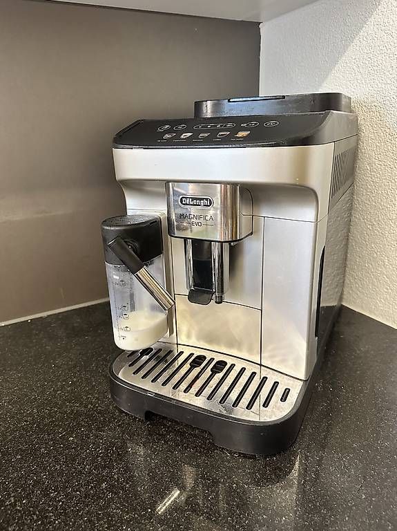 Macchine per caffè & Macchine per espresso: DeLonghi Magnifica Evo Kaffeevollautomat  – Usato da Neuenhof venduto da lpa_j6rr