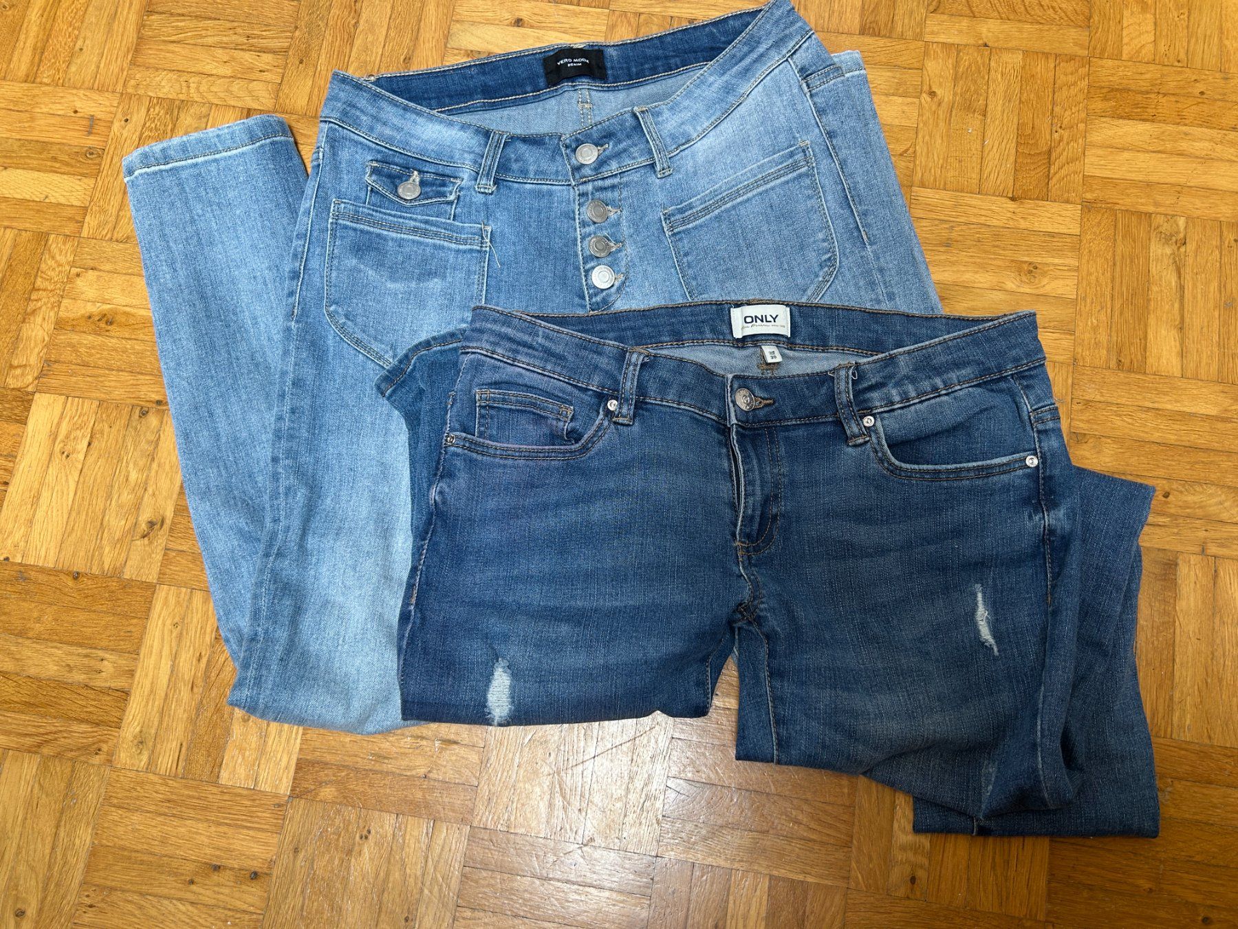 Vero Moda Jeans: Lot de deux jeans taille basse – Gebraucht aus Soyhières von Maponos