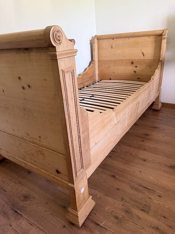 Letti: Nostalgisches Massivholzbett  restauriert – Usato da Schwanden GL venduto da Nitramch 1