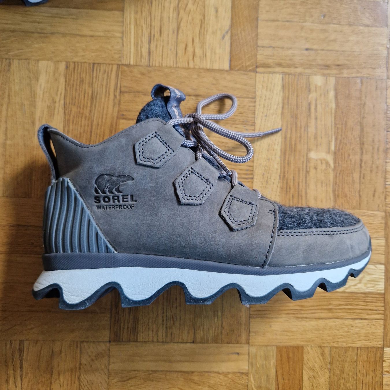 Sorel Scarpe da donna: Sorel Kinetic Caribou 35.5-36 – Usato da Onex venduto da AF. 1