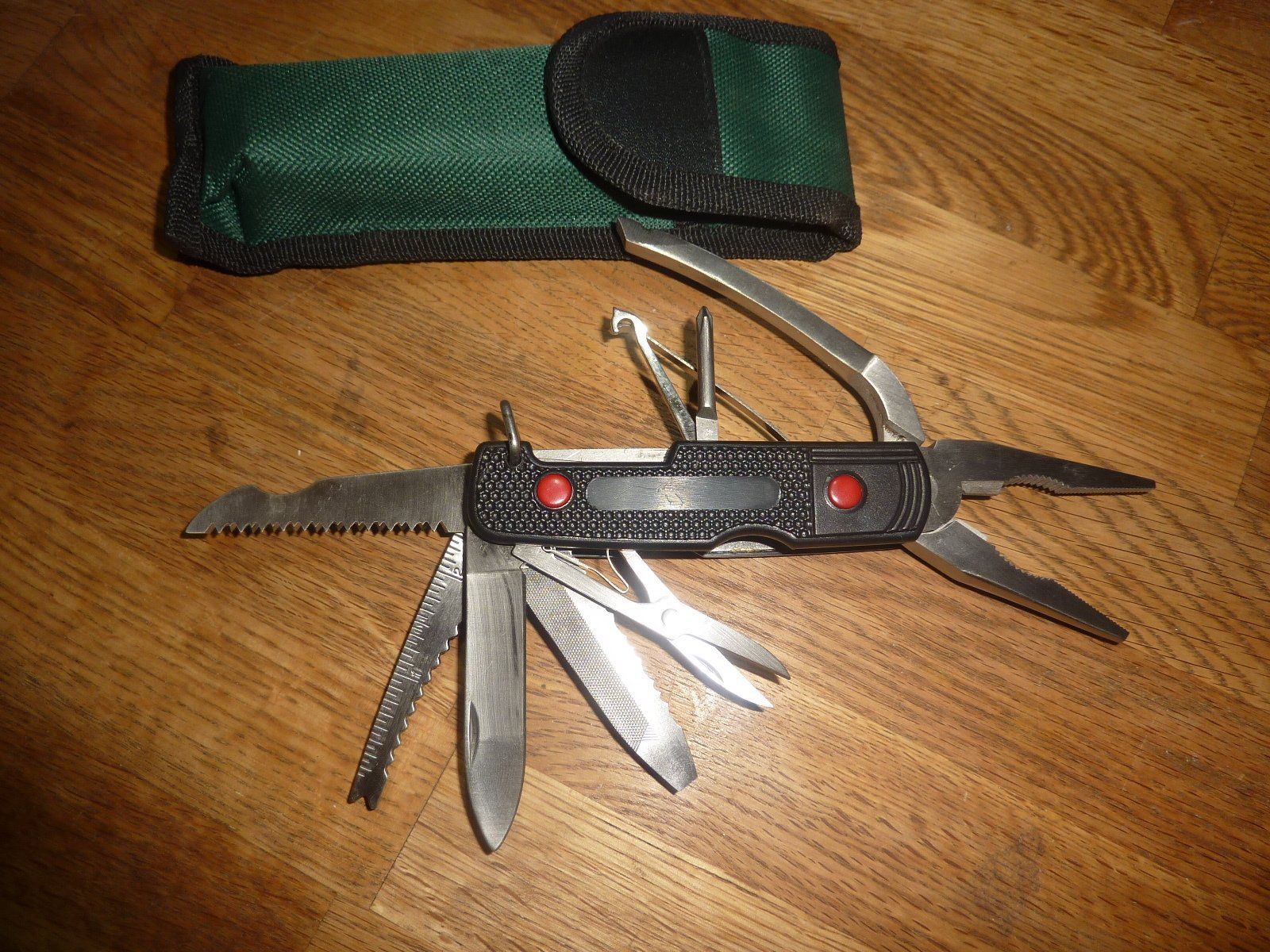 AC-DC Alle Werkzeuge: 12 in 1 Multi Tool Zange Neu mit Tasche – Gebraucht aus Hochfelden von swissice