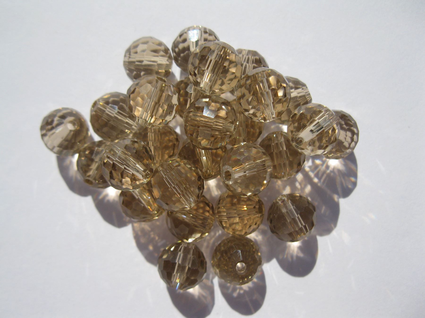 Perlen (unechte): 25 Glasperlen facettiert, Disco, smoke topas, 8mm – Gebraucht aus St. Margarethen TG von LuanaKa 1
