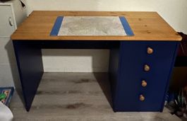 Bureau en bois massif avec 4 tiroirs