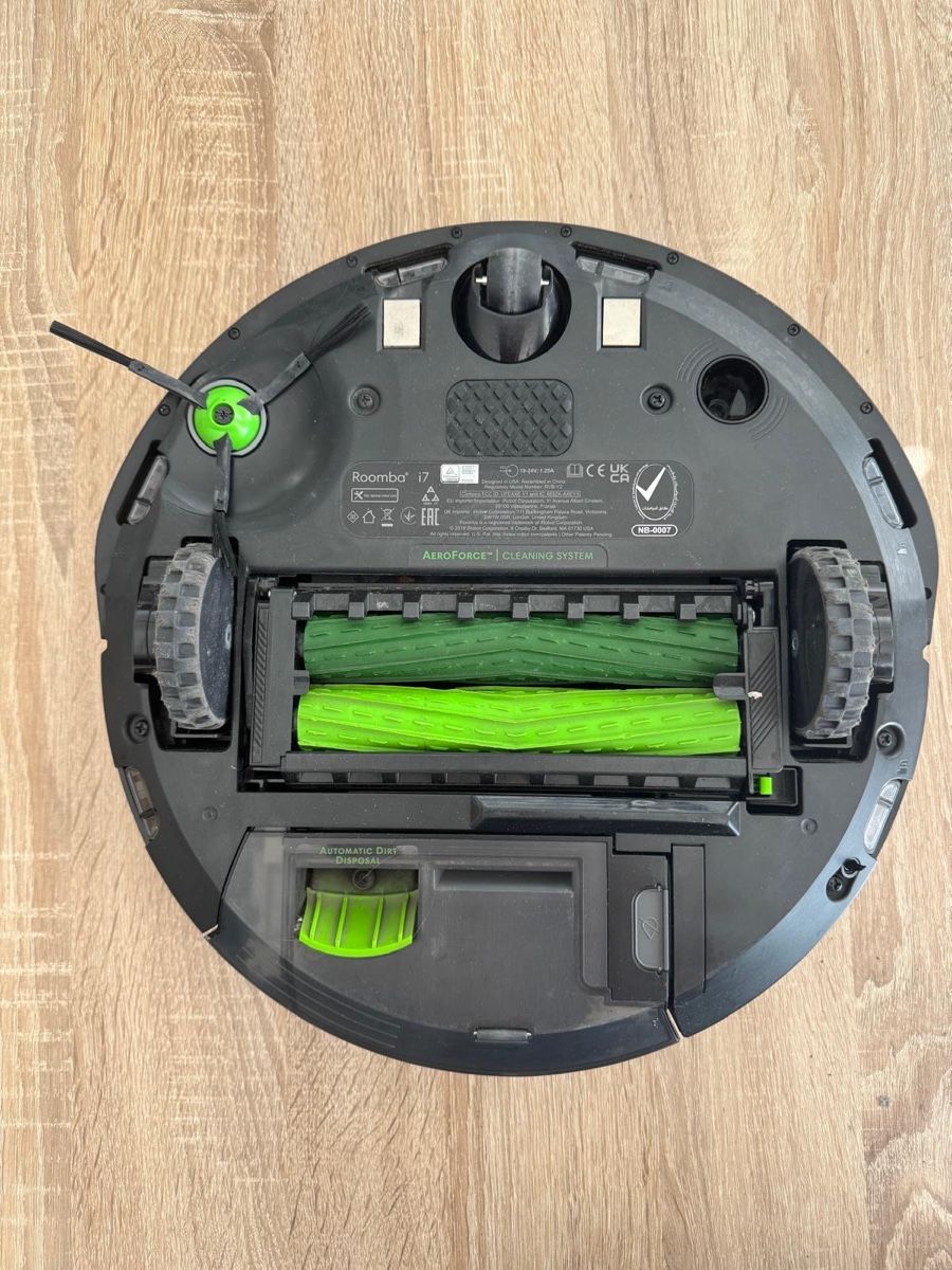 Staubsauger & Zubehör: Robot Vacuum i7 with Clean Base and Accessories – Gebraucht aus Sion von pur_m89d 1