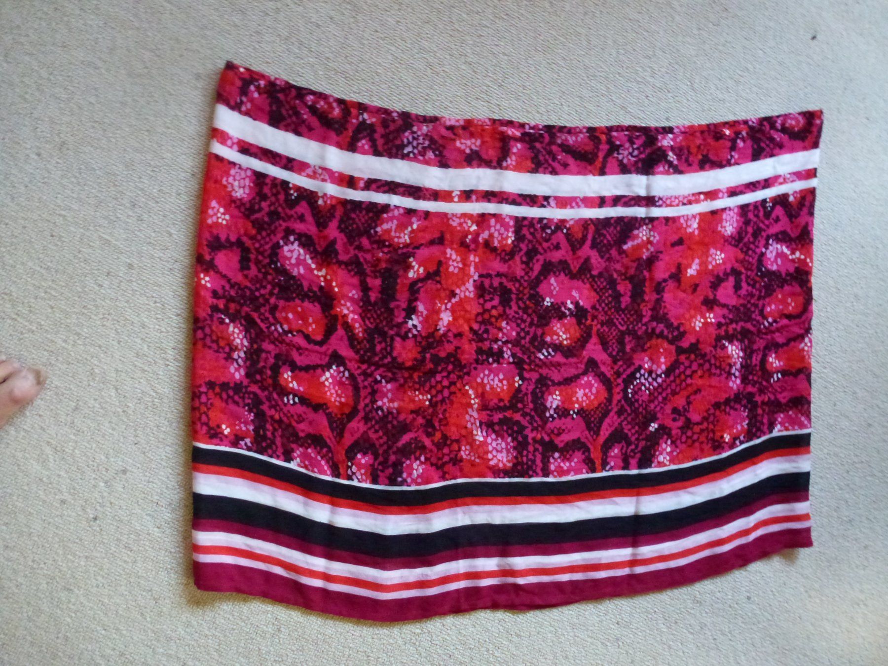 Foulards, Tücher & Schals: Loop - rot, schwarz, weiss - Street One – Neu (gemäss Beschreibung) aus Mühlrüti von Dadadachs 2