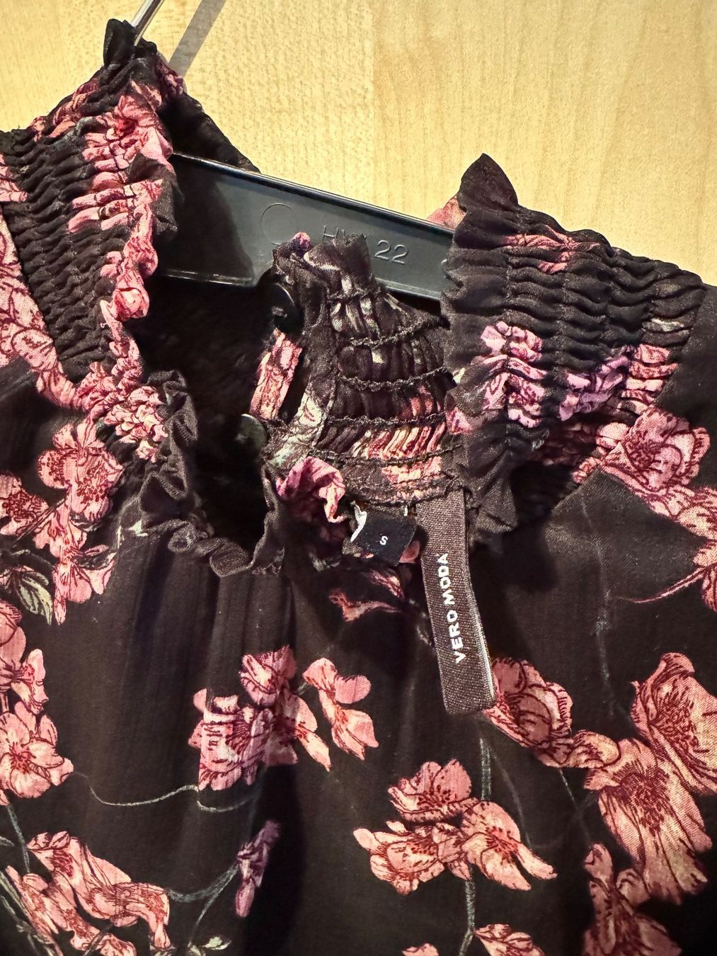 Vero Moda Chemisiers: Bluse mit Blumenmuster, Grösse S – D'occasion à Montlingen par timolino12 1