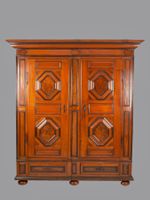 Barock Schrank, Nussbaum, Alpenländisch, Anf. 18. Jahrhunder