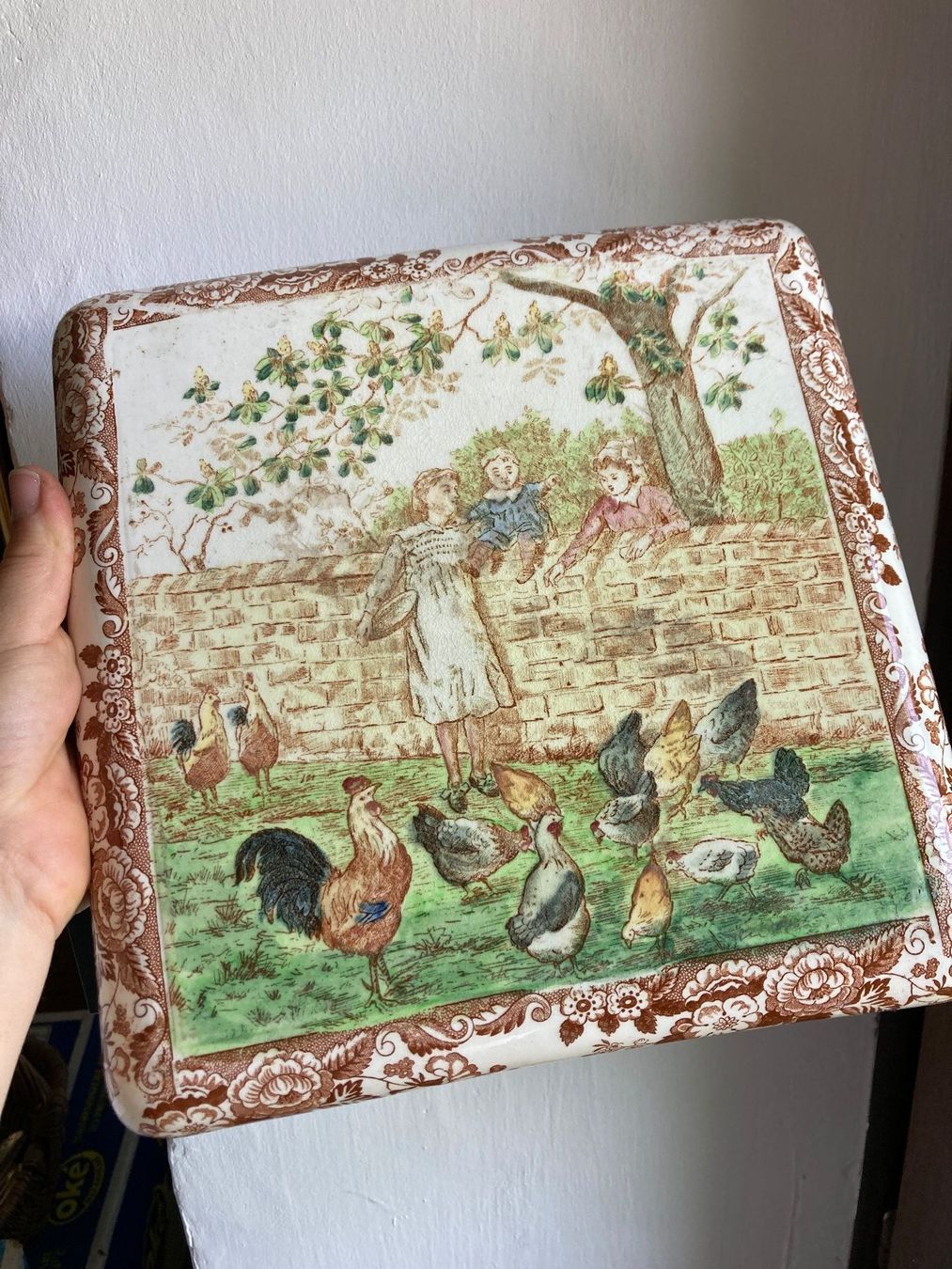 Servierplatten: Plat LONGWY Untersetzer poules Hühner – Gebraucht aus St-Cierges von LeRegain